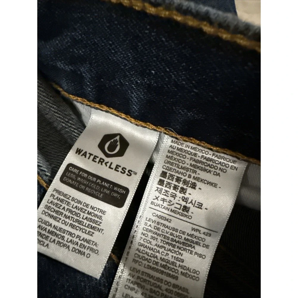 Levi's 550 Relaxed Fit Tapered Leg Dark Wash Blue Jeans Size 52x29‎ NWT
